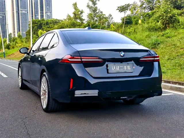 BMW 5 Series — Фото автомобиля 5