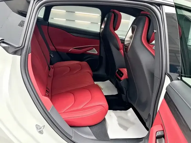 Xiaomi SU7 — Фото автомобиля 7
