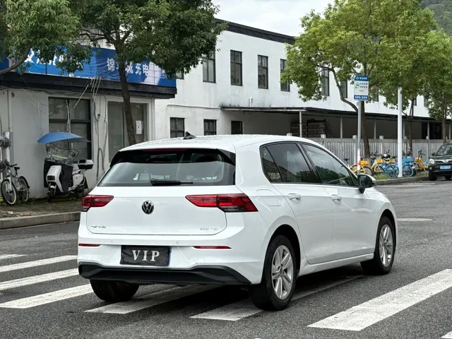 Volkswagen Golf — Фото автомобиля 15
