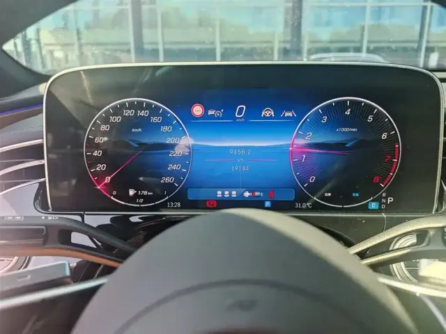 Mercedes-Benz E-Class — Фото автомобиля 7