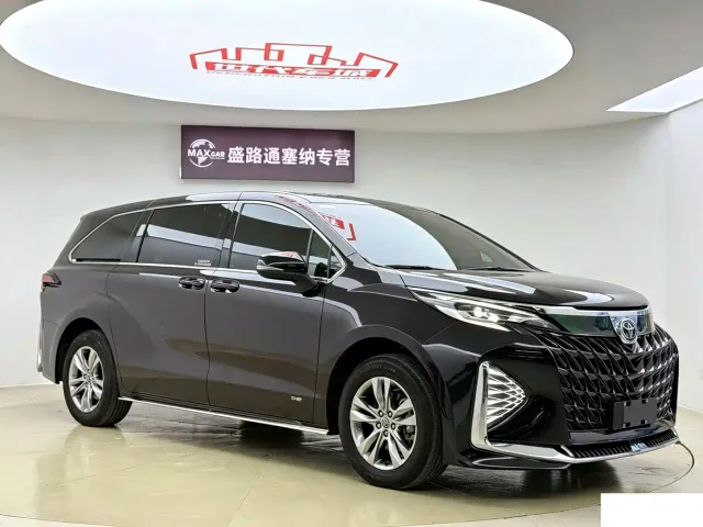 Toyota Sienna — Фото автомобиля 3