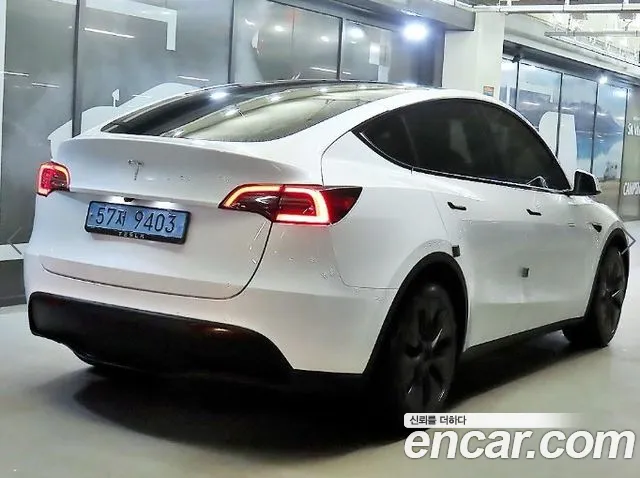 Tesla Model Y — Фото автомобиля 4
