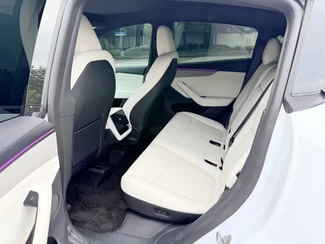 Tesla Model Y 2026 Rear-Wheel Drive — Фото автомобиля 6