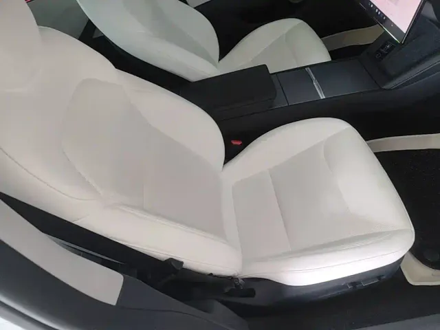 Tesla Model 3 — Фото автомобиля 24