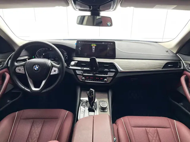 BMW 5 Series — Фото автомобиля 11