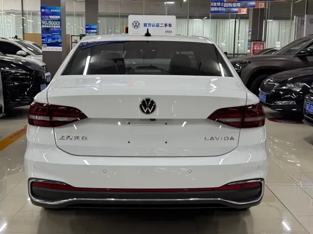 Volkswagen Lavida — Фото автомобиля 9