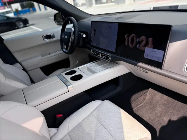 Li Auto L7 — Фото автомобиля 10