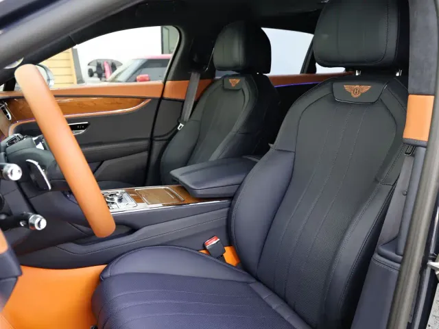 Bentley Flying Spur — Фото автомобиля 12