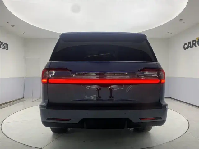 Lincoln Navigator — Фото автомобиля 6