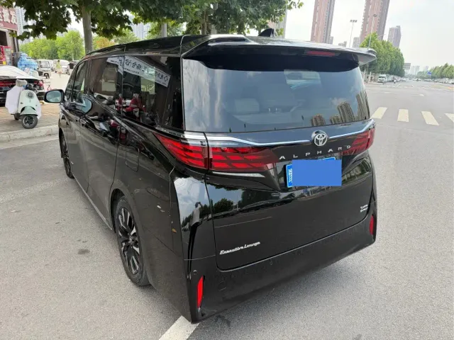 Toyota Alphard — Фото автомобиля 6