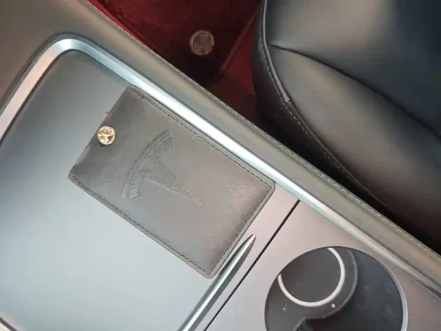 Tesla Model 3 — Фото автомобиля 8