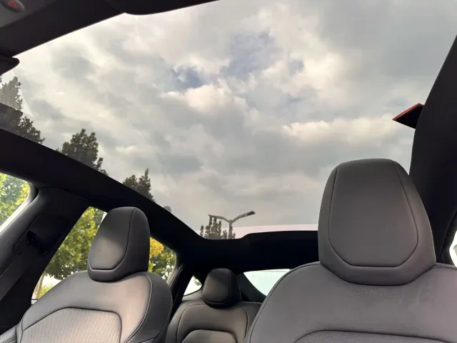 Tesla Model Y — Фото автомобиля 6