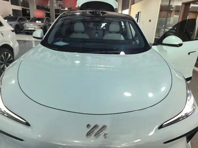IM Motors LS6 — Фото автомобиля 19