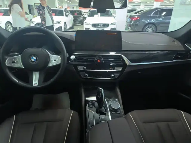 BMW 5 Series — Фото автомобиля 9