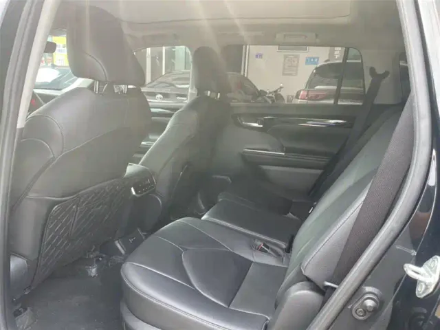 Toyota Highlander — Фото автомобиля 7