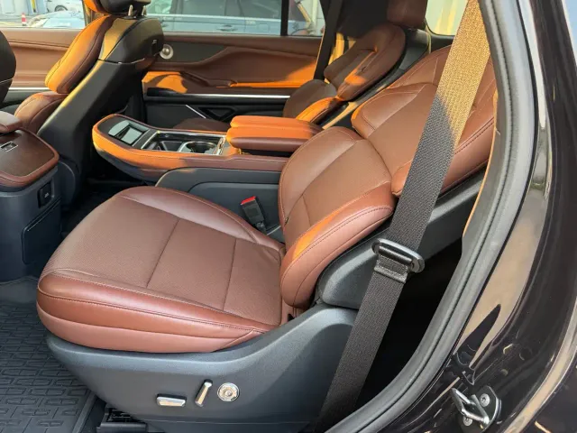 Lincoln Navigator — Фото автомобиля 6