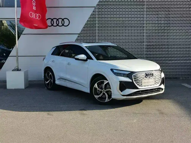 Audi Q4 e-tron — Фото автомобиля 3