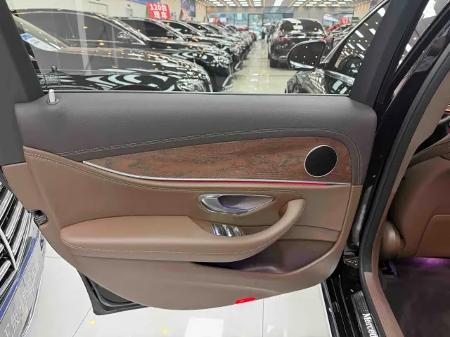 Mercedes-Benz E-Class — Фото автомобиля 10