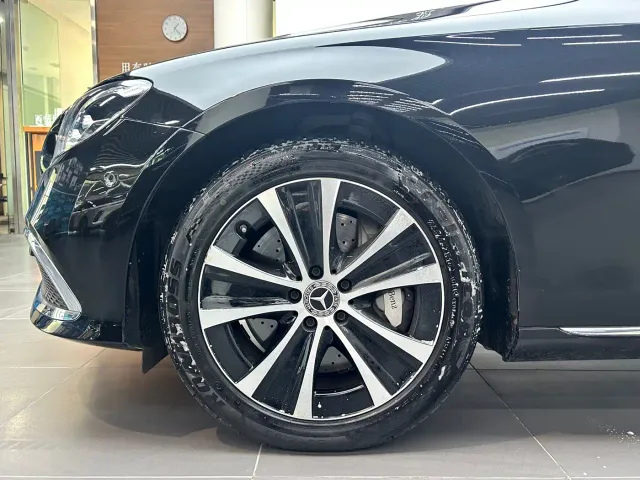 Mercedes-Benz E-Class — Фото автомобиля 17