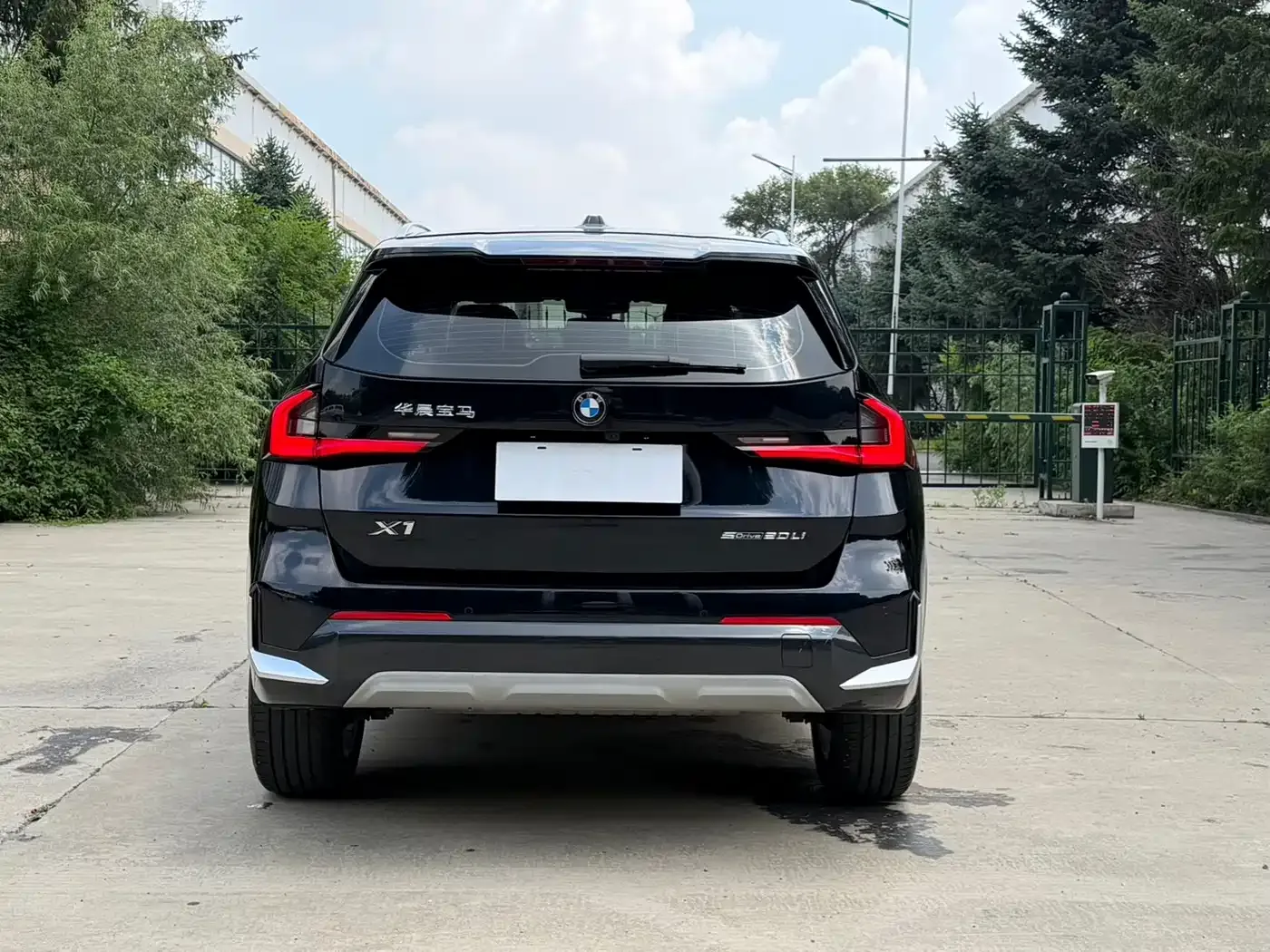 BMW BMW X1 2023 sDrive20Li X Design Package — Фото автомобиля 6