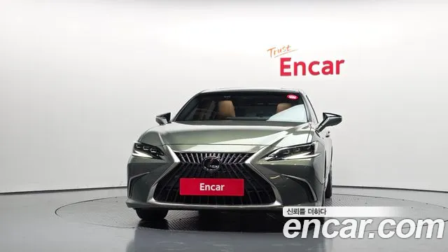 Lexus ES 7th Gen — Фото автомобиля 3