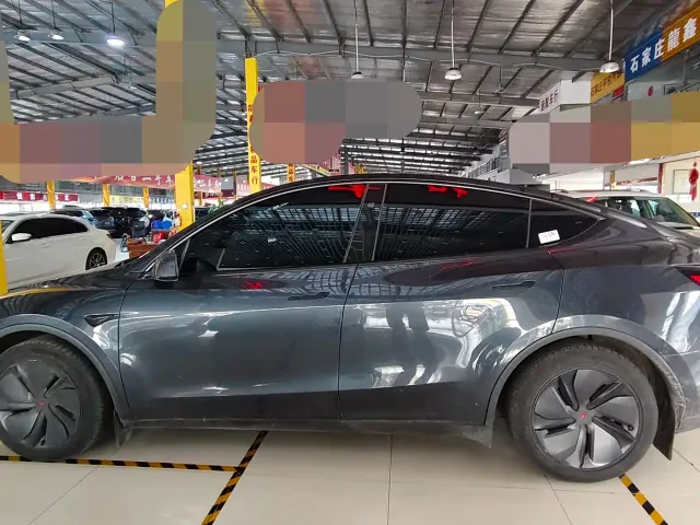 Tesla Model Y — Фото автомобиля 16