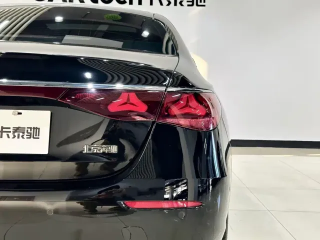 Mercedes-Benz E-Class — Фото автомобиля 8