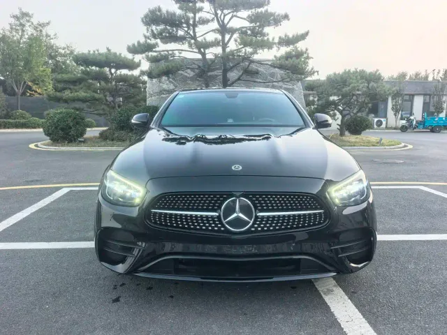 Mercedes-Benz E-Class — Фото автомобиля 2