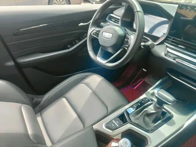 Geely Emgrand — Фото автомобиля 6