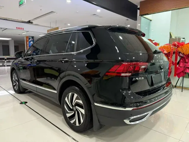 Volkswagen Tiguan L — Фото автомобиля 4