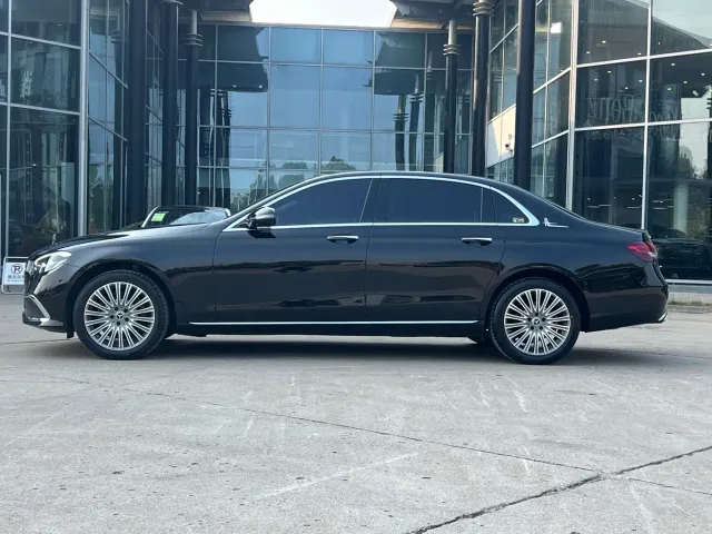 Mercedes-Benz E-Class — Фото автомобиля 3