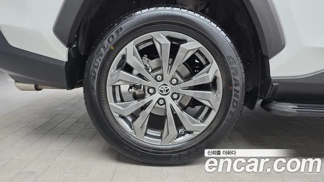 Toyota RAV4 — Фото автомобиля 5
