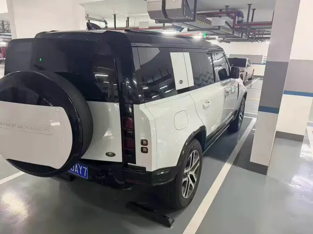 Land Rover Defender — Фото автомобиля 3