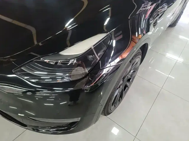 Tesla Model Y — Фото автомобиля 23