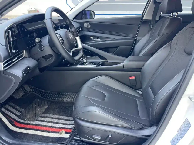 Hyundai Elantra — Фото автомобиля 10