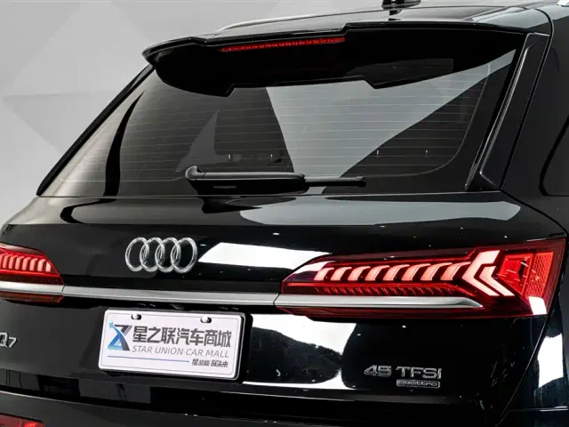 Audi Q7 — Фото автомобиля 8