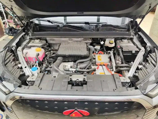 Chery Fengyun Fengyun T8 2025 Model 1.5T 130km Luxury 5-Seater — Фото автомобиля 9