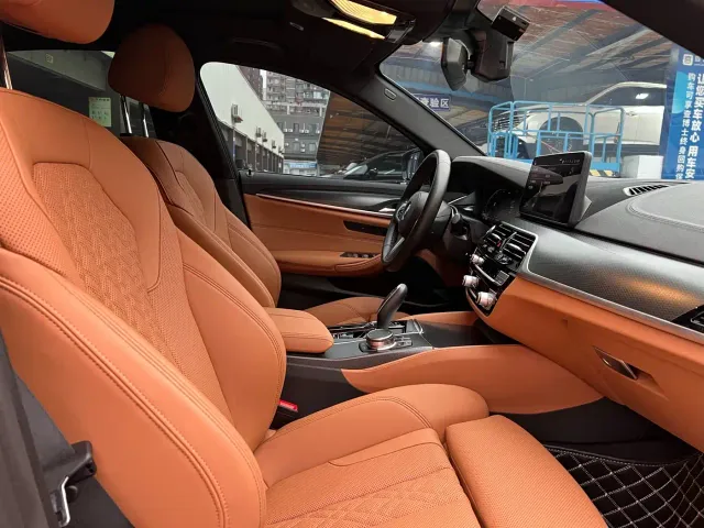 BMW 5 Series — Фото автомобиля 9
