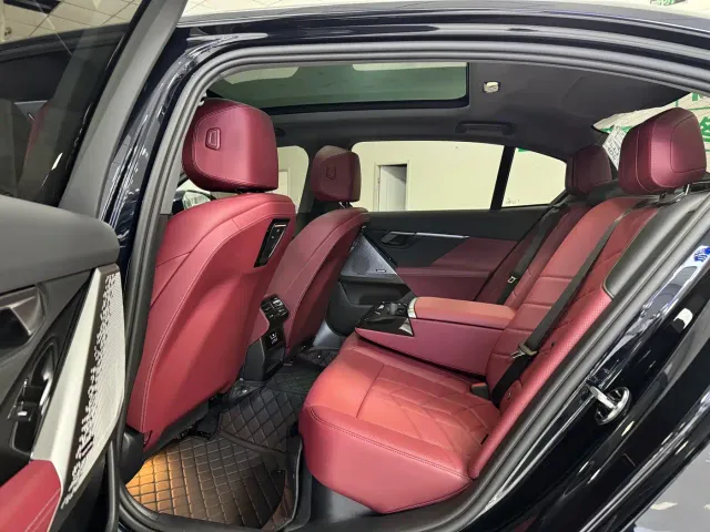 BMW 5 Series — Фото автомобиля 6