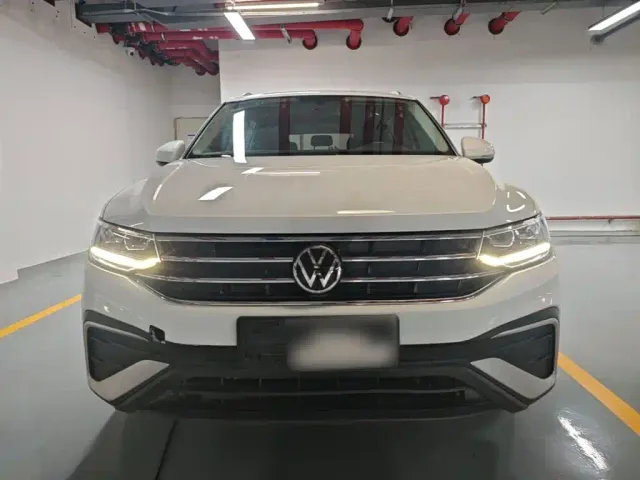 Volkswagen Tiguan L — Фото автомобиля 2