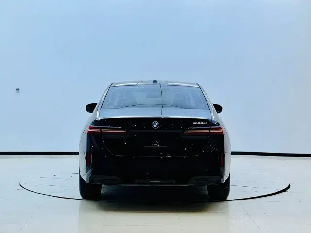 BMW 5 Series — Фото автомобиля 4
