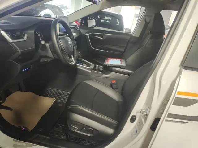 Toyota RAV4 — Фото автомобиля 14