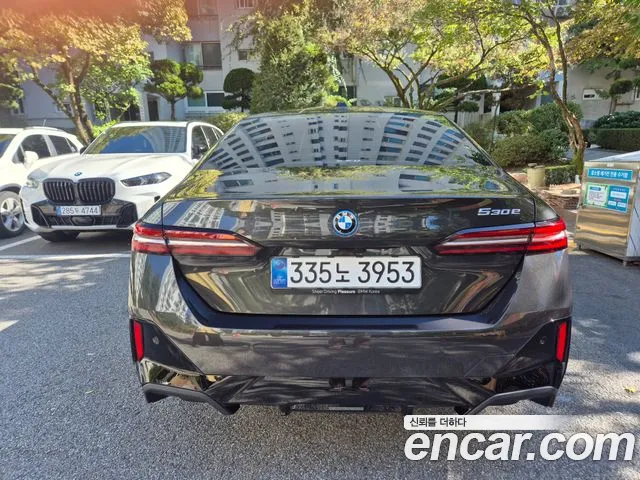 BMW 5 Series — Фото автомобиля 4