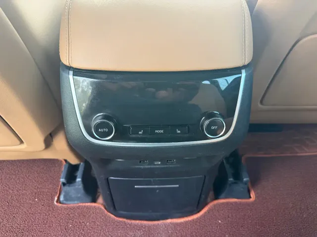 Li Auto ONE — Фото автомобиля 14