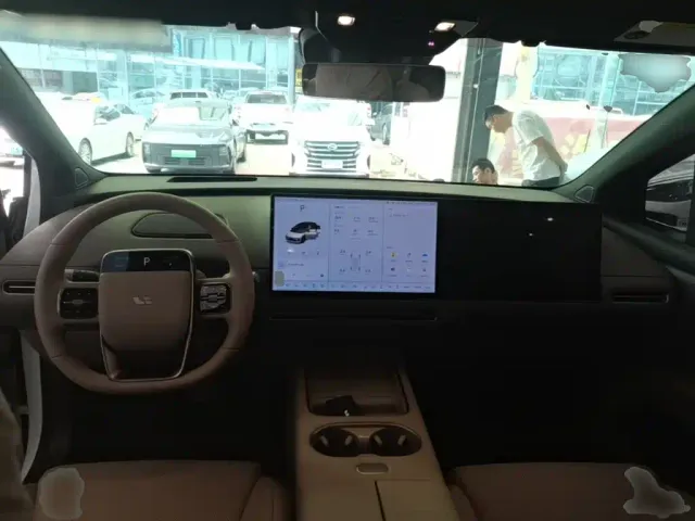 Li Auto Li Auto i6 2025 4WD Base Model — Фото автомобиля 9