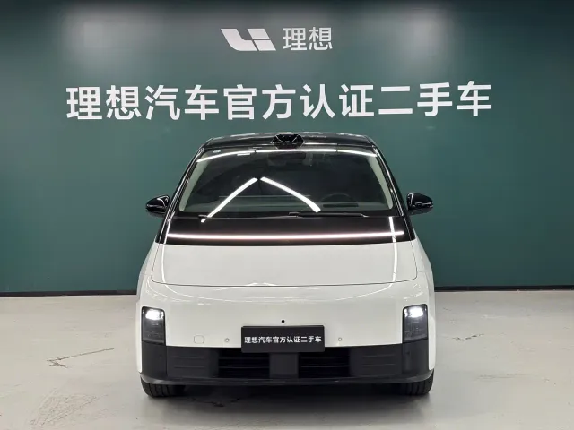 Li Auto MEGA — Фото автомобиля 2