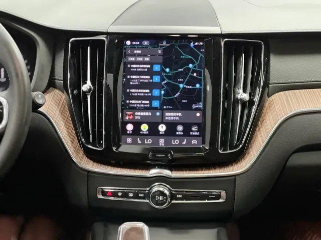 Volvo XC60 — Фото автомобиля 7