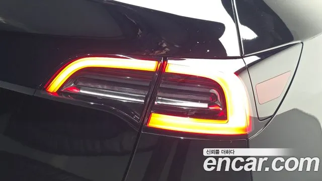 Tesla Model Y — Фото автомобиля 8