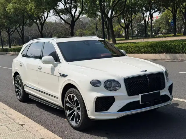 Bentley Bentayga — Фото автомобиля 2