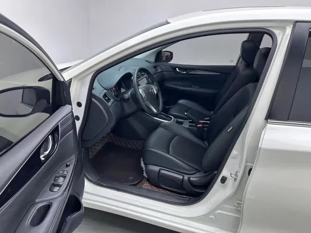 Nissan Tiida — Фото автомобиля 5